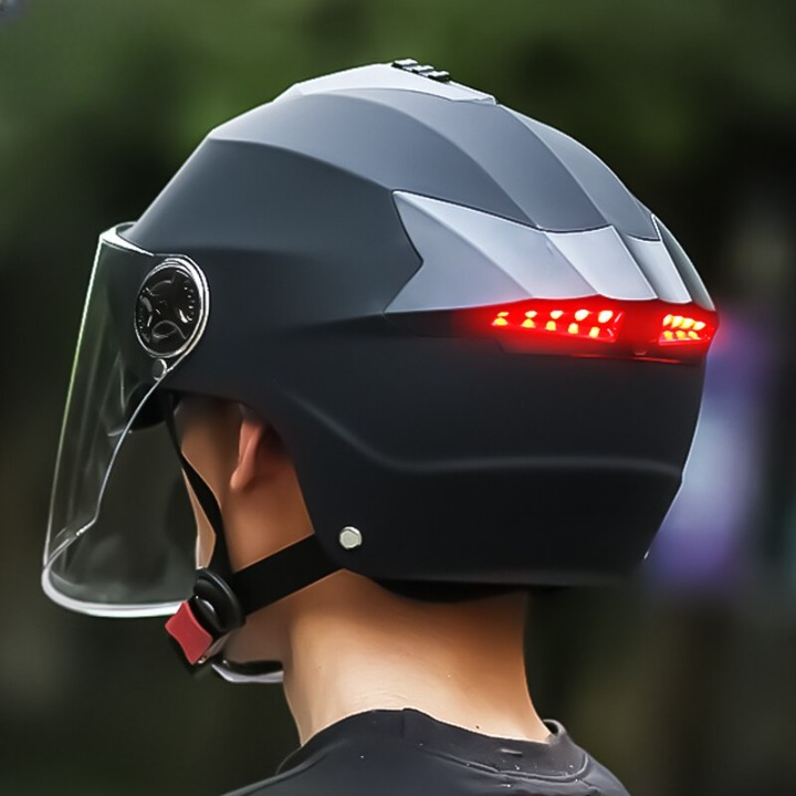 Motorhelm met achterlicht